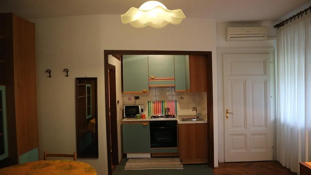 Apartments Ines Komel 奥帕提亚